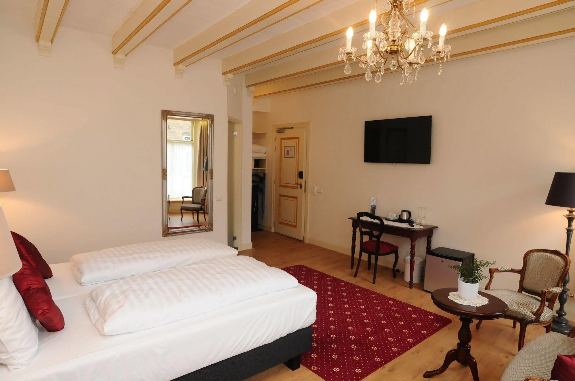 De Gulden Waagen Hotel Nijmegen Bagian luar foto