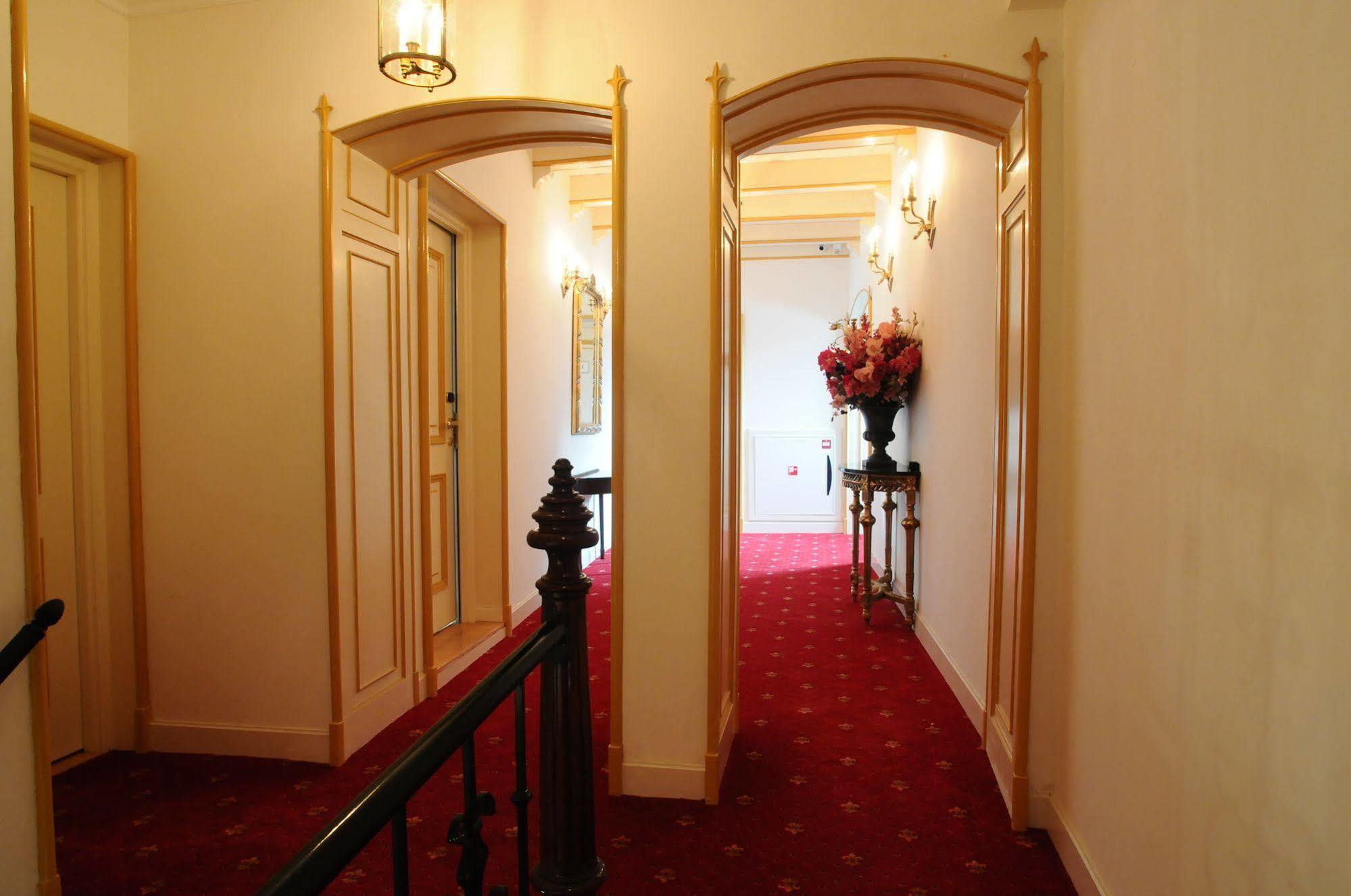 De Gulden Waagen Hotel Nijmegen Bagian luar foto